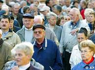 Частные страховщики боятся массового перехода пожилых граждан на базовый тариф 