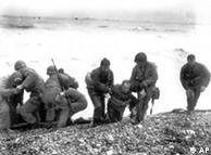 Soldiers at the Normandy coast