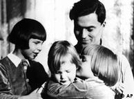Claus von Stauffenberg junto a sus hijos