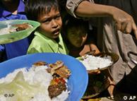 ماہرین کے مطابق انڈونیشیا میں  غربت ایڈز کے پھلاؤ کاایک بڑا سبب ہے