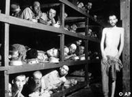 انبوه زندانیان در اردوگاه مرگ بوخنوالد