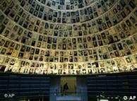 Από την αίθουσα με τα ονόματα του Yad Vashem - κανείς δεν ήξερε τι απέγιναν τα θύματα, ούτε ποιοί ήταν οι δράστες...