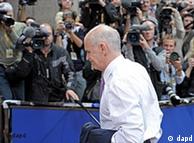 Der griechische Ministerpraesident Giorgos Papandreou kommt am Donnerstag (21.07.11) in Bruessel (Belgien) zum EU-Sondergipfel. Die Euro-Staats- und Regierungsvorsitzenden wollen sich am Donnerstag auf ihrem Sondergipfel auf die naechsten Schritte in der Schuldenkrise einigen.  (zu dapd-Text)
Foto: Thomas Lohnes/dapd