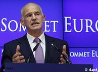 Greek Prime Minister George Papandreou speaks during a media conference after an EU summit of eurogroup members at the EU Council building in Brussels on Thursday, July 21, 2011. Eurozone leaders are moving closer to signing off on a second bailout for Greece but markets are fretting that any deal that emerges later Thursday may imply a Greek debt default after a plan to slap a tax on banks appears to have been shelved. (Foto:Virginia Mayo/AP/dapd)