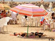في بعض الشواطئ الجزائرية يمكن للنساء السباحة بالبيكيني بكل حرية