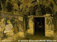 Фрески с неоценима стойност красят стените на храма