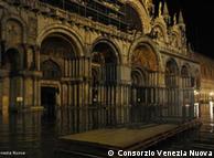 A 'acqua alta' invade a basílica periodicamente, degradando seus mosaicos