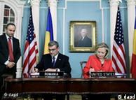 Hillary Clinton and Romanian Foreign Minister Teodor Baconschi sign agreement