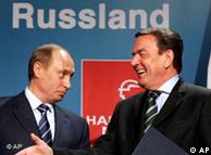 Герхард Шрёдер и Владимир Путин обсуждают планы германо-российского экономического сотрудничества
