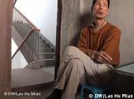 Ein Bauer sitzt auf dem Boden, dessen Häuser abgerissen wurden, wusste nicht mehr, wo er sein Brot noch verdienen sollte; 20 Okt. 2011, Shanxi; Copyright: DW/Lao Hu Miao