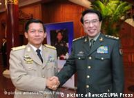 11月29日，缅甸国防军总司令敏昂兰（左）会见中共中央军委副主席徐才厚