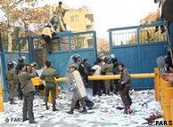 حمله بسیجیان به سفارت بریتانیا در تهران، ۸ آذر ۱۳۹۰