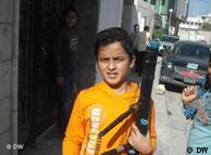 الأطفال في ليبيا ومخاطر اللعب بأسلحة مصطنعة 0,,15587950_1,00