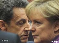 Nicolas Sarkozy, presidente francés, y Angela Merkel, canciller alemana, en la cumbre de Bruselas 