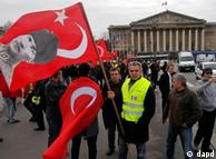 French Turks demonstrating in Paris