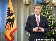 کریستیان وولف، رئیس جمهور آلمان به هنگام ایراد سخنرانی خود به مناسبت عید میلاد مسیح