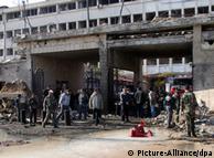 محل انفجار بمب در مقابل یکی از ساختمان‌های دستگاه اطلاعاتی، دمشق جمعه ۲۳ دسامبر ۲۰۱۱ 