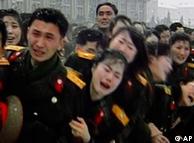 Militares norte-coreanos durante o cortejo fúnebre