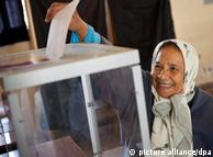A Moroccan woman casts her vote