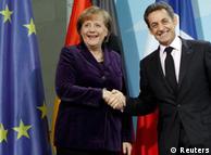 French President Nicolas Sarkozy (r) and German Chancellor Angela Merkel shake hands after a news conference