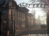 Entrada al campo de exterminio de Auschwitz, hoy un memorial. El campo fue liberado un 27 de enero hace 67 años.