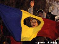 Romanians protest holding 1989 revolution flag