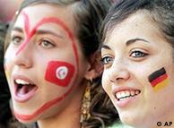  الثورة تبث روحاً جديدة في علاقة المهاجرين التونسيين ببلدهم 0,,1620443_1,00
