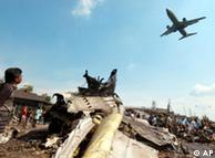 5 September 2005 pesawat Mandala pernah mengalami kecelakaan di Medan 