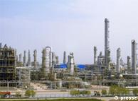 BASF eröffnet ein Werk in Nanjing, zusammen mit dem chinesischen Konzern Sinopec Ölraffenerie Öl  China  