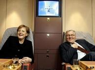 Ангела Меркель (ХДС) и Франк-Вальтер Штайнмайер (СДПГ) - успешный дебют во внешней политике 