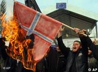 صور حرق العلم الدنماركي أثارت موجة من السخط لدى الدنماركيين
