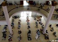  تعليم القرآن في أحد المساجد، أمر ممكن في النظام العلماني. 
