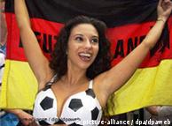 يتزايد عدد النساء المغرمات بكرة القدم، وفي ألمانيا بالذات منذ إستضافة كأس العالم 2006