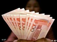 Η Κίνα αναθεώρησε τη σταθερή ισοτιμία του γουάν με το δολάριο