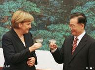 Brindis en Pekín: Angela Merkel con el primer ministro Wen Jiabao.