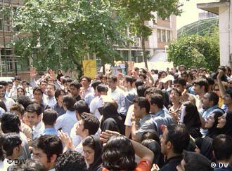 تظاهرات دانشجویی در دانشگاه تهران