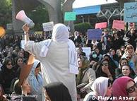 صحنه‌ای از 
گردهمایی اعتراضی زنان در تهران