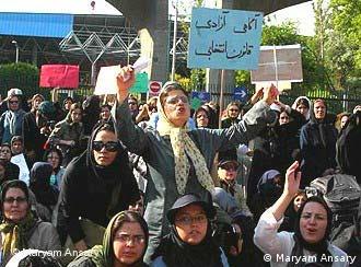 تظاهرات زنان در ایران (عکس از آرشیو)