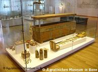 تابوت خشبي يعود الى المملكة الفرعونية الوسطى   1900 قبل الميلاد 