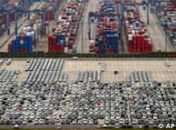 Autos made in China listos para la exportación, en Shangai. China adquiere cada vez más importancia en la economía mundial.