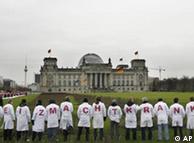 Διαμαρτυρία στο Ράιχστακ του Βερολίνου για τις επιπτώσεις της μεταρρύθμισης του ασφαλιστικού