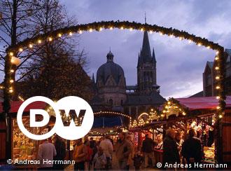 Alle Jahre wieder erstrahlt der Marktplatz in Aachen in festlichem Glanz. Über 100 Händler, Handwerker, Künstler und Gastronomen bieten rund um Dom und Rathaus ihre Waren an.