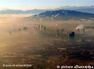 中国西北部城市乌鲁木齐遭受严重的环境污染