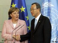 Merkel and Ban Ki Moon shaking hands in Berlin