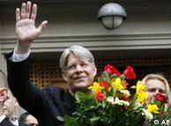 Latvian President Valdis Zatlers waves after he won the elections in 2007. 