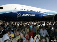 El primer Boeing 787 fue presentado en Seattle, EE. UU., el 08.07.2007.
