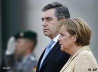 Gordon Brown (izq.) y Angela Merkel: ¿hacia donde va Gran Bretaña en la era pos Blair?