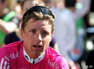 Pembalap Jerman lainnya Patrick Sinkewitz dinyatakan positif menggunakan doping untuk meningkatkan hormon testosteron-nya. Sinkewitz yang pernah mengalahkan Ulrich dalam kejuaraan Deutschland Tour tahun 2004 akhirnya dipecat dari tim T-Mobile dan terancam dilarang mengikuti Tour de France selama empat tahun. 