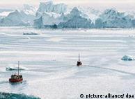 تغير المناخ وارتفاع درجة حرارة الأرض يؤدي إلى ذوبان جليد القارة القطبية الأمر الذي يمكن أن يتسبب في إغراق العديد من الجزر  