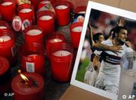 La muerte de Antonio Puerta, del Sevilla, plantea interrogantes sobre los riesgos del deporte.